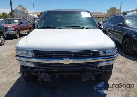 2002 Chevrolet Silverado 1500 Ls z USA, uszkodzony, nr VIN 2GCEC19V921247204